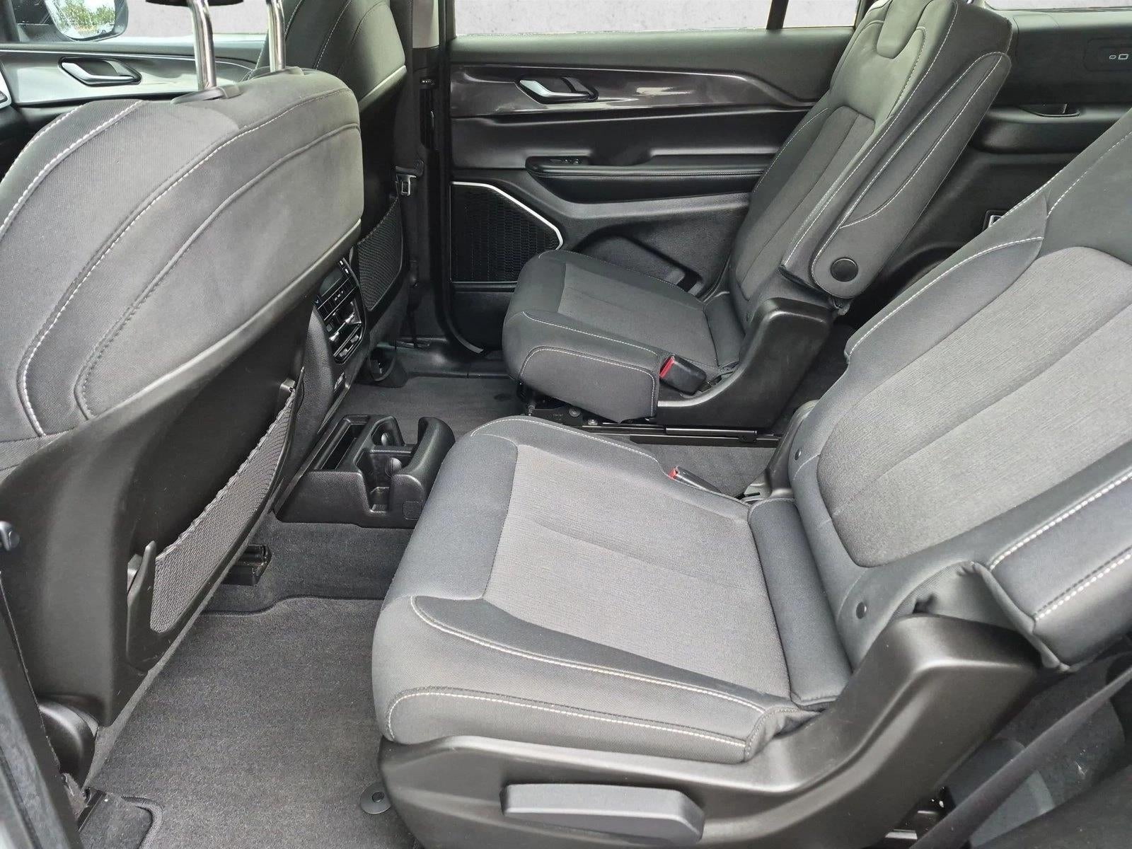 2022 Jeep Grand Cherokee L Laredo 4x2