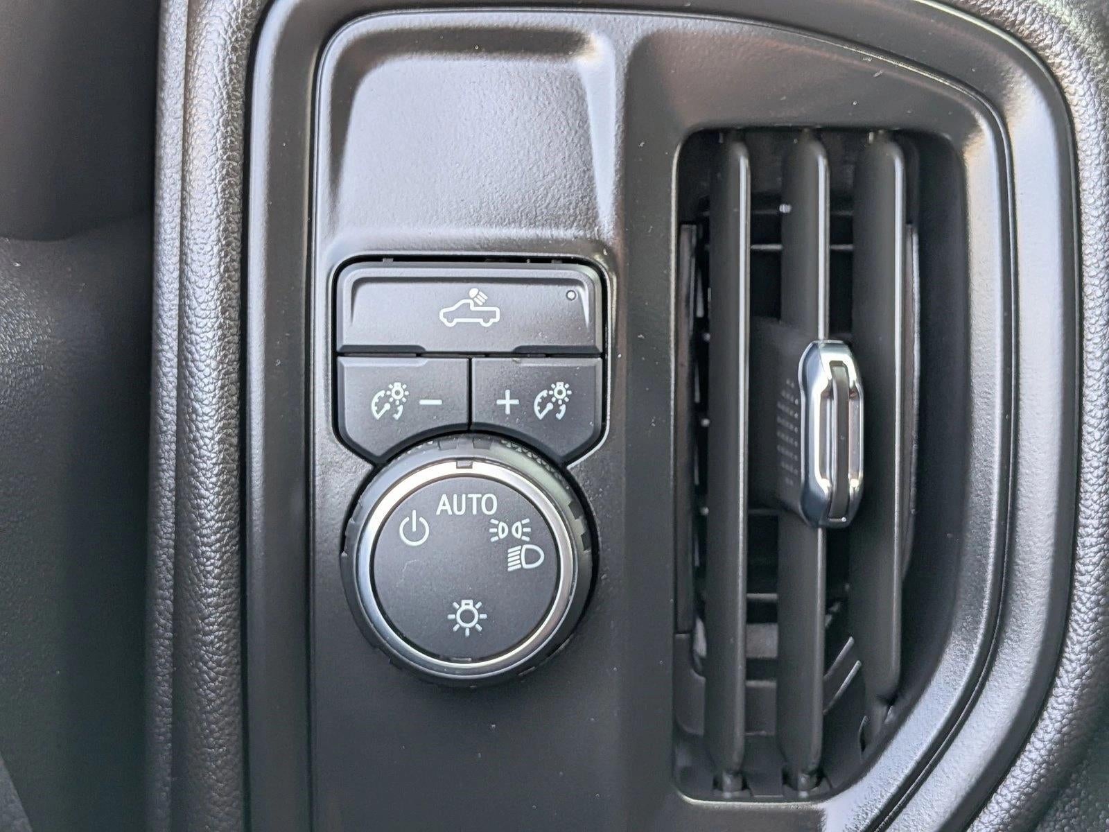 2025 Chevrolet Silverado 1500 Custom