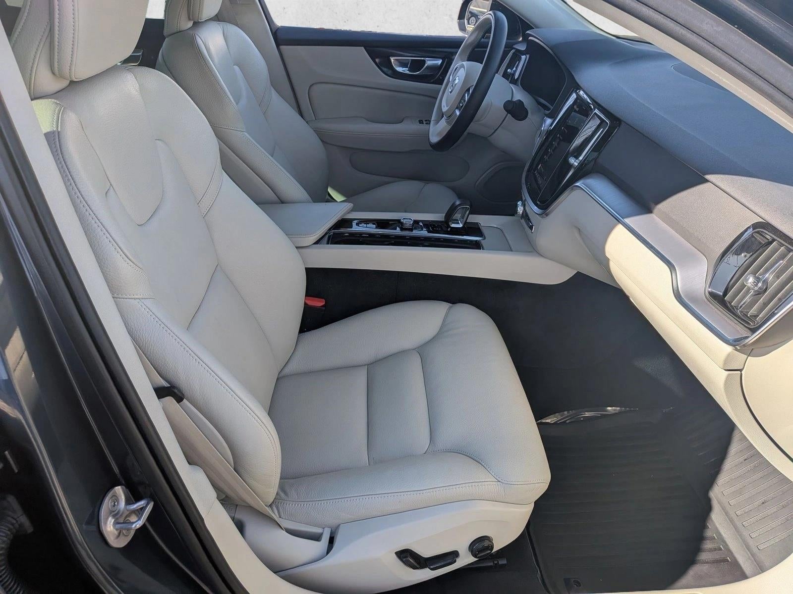 2023 Volvo S60 Core Dark Theme