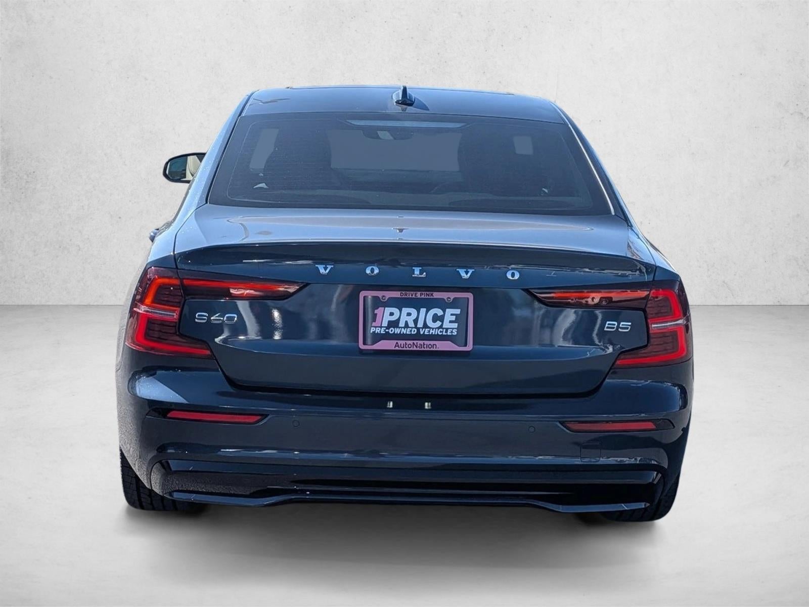 2023 Volvo S60 Core Dark Theme